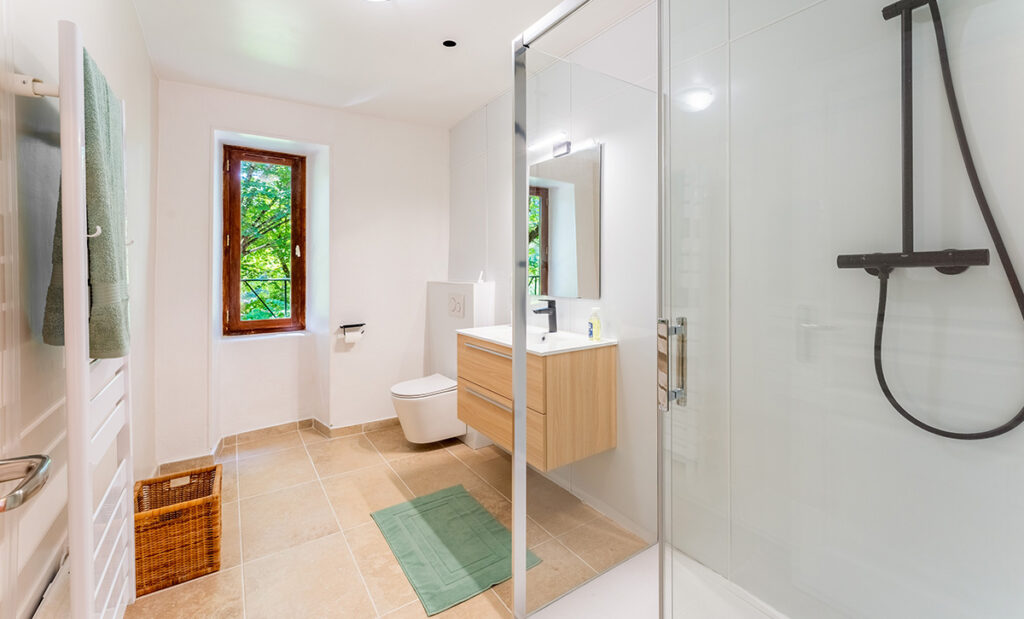 Bathroom 1 Gite 1